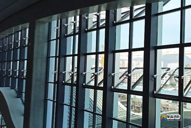 電動開窗機的現場安裝圖 電動開窗機的現場安裝圖